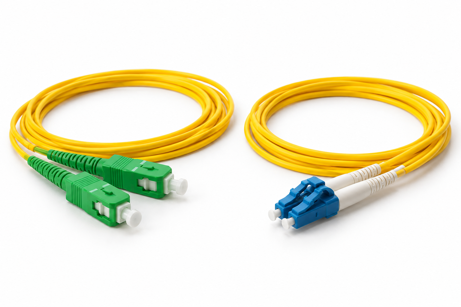 Imagen fotorrealista de referencia: Patch cords y conectores